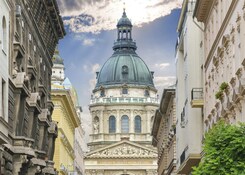 MAĎARSKO – BUDAPEŠŤ – KRÁLOVNA DUNAJE MAĎARSKO – BUDAPEŠŤ – KRÁLOVNA DUNAJE