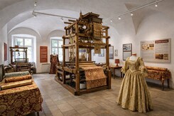 POLSKÉ BESKYDY A USTROŃ