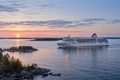  - BÍLÉ NOCI VE STOCKHOLMU A HELSINKÁCH