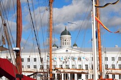 BÍLÉ NOCI VE STOCKHOLMU A HELSINKÁCH