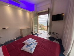 ITÁLIE - BOŽSKÉ AMALFITÁNSKÉ POBŘEŽÍ - LETECKY