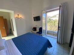 ITÁLIE - BOŽSKÉ AMALFITÁNSKÉ POBŘEŽÍ - LETECKY